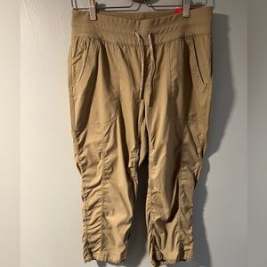 Women’s The North Face Athletic Capri  NWT